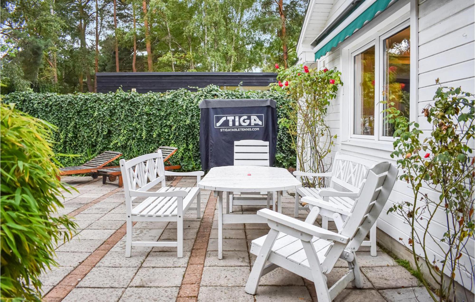 1 Bedroom Amazing Home In Hoellviken Kültér fotó